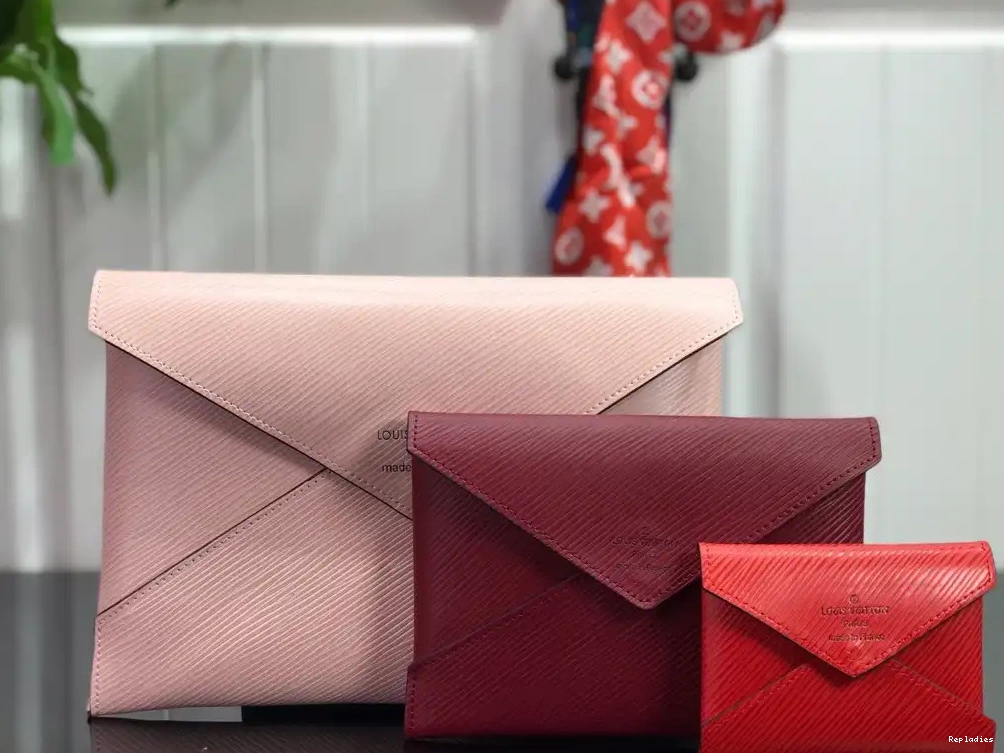 POCHETTE KIRIGAMI LOUIS VUITTON 0611